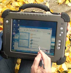 Amplux M1050R_ mil-810f mil-std 461e rugged wojskowy przemysłowy industrial army militar pc full ruggadized mobilator.pl