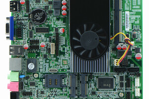 Przemysłowy MiniPC IBOX-M25-X4