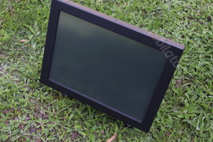 Wytrzymały monitor dotykowy o wysokiej jasności