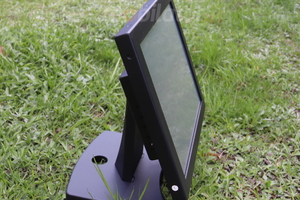 Solidny monitor dotykowy w metalowej obudowie