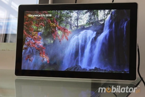 Monitor reklamowy do hal targowych