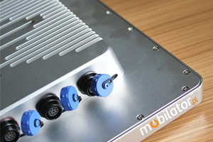 Cichy komputer panelowy do zakładów przemysłowych