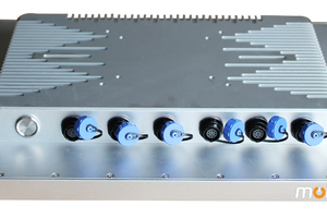 Kompaktowy panel PC do szaf sterowniczych