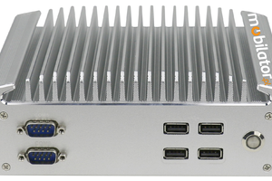 Mały komputer przemysłowy do użytku  w transporcie 