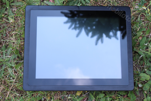 Cichy komputer panelowy do zakładów przemysłowych