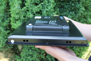 Przemysłowy komputer panelowy z ekranem pojemnościowym