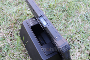 Emdoor I10U v.21 - Wodoodporny, przemysłowy 10-calowy tablet z procesorem i7, NFC, złączem USB 2.0, pamięcią 16GB RAM i 512GB SSD