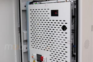 Infokiosk z normą odporności IP Gablota zewnętrzna odporna na deszcz i mróz Odporny wyświetlacz reklamowy  NoMobi Trex 43