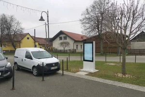 monitor reklamowy bezwentylatorowy cichy bwzprzewodowy wytrzymały NoMobi Trex 43W