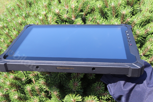 Bezwentylatorowy  wzmocniony Tablet dla przemysłu Odporny na pył i wodę z normą odporności  do pracy w terenie 10-calowy tablet z normą IP65 Emdoor I17J