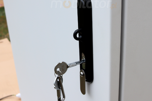 gablota zewnętrzna No Mobi Trex gablota reklamowa monitor dotykowy NoMobi Trex Hi55