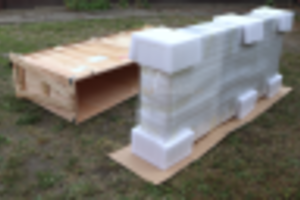 totem zewnętrzny Odporny wyświetlacz reklamowy Totem zewnętrzny o wzmocnionej konstrukcji  43-calowym wyświetlaczem NoMobi Trex Hi43W