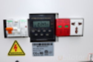 Odporny totem zewnętrzny do użytku zewnętrznego totem reklamowyWytrzymały na warunki zewnętrzne   norma IP65  NoMobi Trex Hi43W 