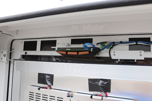 totem informacyjny dla kin panel reklamowy pracujący w niskich i wysokich temperaturach Totem odporny na akty wandalizmu  NoMobi Trex Hi43W