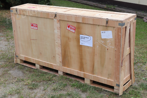 Gablota informacyjna na lotnisko totem wolnostojący z normą odporności IK Wodoszczelny kiosk reklamowy zewnętrzny totem LCD z ekranem o jasności 4500 nitów NoMobi Trex Hi55W