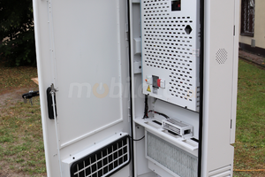 panel reklamowy pracujący w niskich i wysokich temperaturach infokiosk multimedialny Infokiosk z normą odporności IP65 NoMobi Trex Hi65W