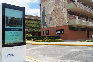 totem reklamowy dla sieć usługowych  panel reklamowy dla hoteli Infokiosk z normą odporności IP65 NoMobi Trex Hi65W