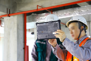 Ergonomiczny tablet Emdoor I10A optymalizujący pracę roboczą