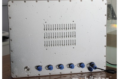 Wytrzymały wzmocniony przemysłowy Sterowniczy panel PC funkcjonalny wytrzymały metalowy Dotyk Pojemnościowy  QBOX 17C