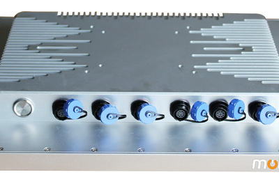 Odporny na wilgoć i deszcz komputer dotykowy