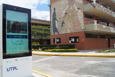 infokiosk zewnętrzny monitor reklamowy infokiosk multimedialny Odporny wyświetlacz reklamowy NoMobi Trex Hi43