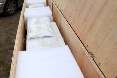 Totem zewnętrzny informacyjno -reklamowy Gablota zewnętrzna odporna na deszcz i mróz Infokiosk z normą odporności IP65  NoMobi Trex Hi55