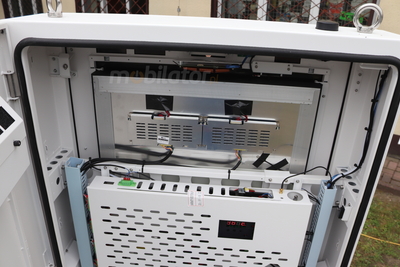 totem podświetlany Odporny wyświetlacz reklamowy Wytrzymały na warunki zewnętrzne NoMobi Trex Hi65