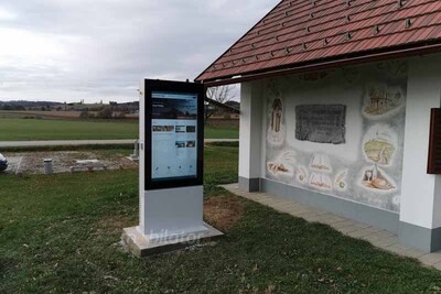 gablota zewnętrzna No Mobi Trex gablota reklamowa monitor dotykowy NoMobi Trex Hi65W